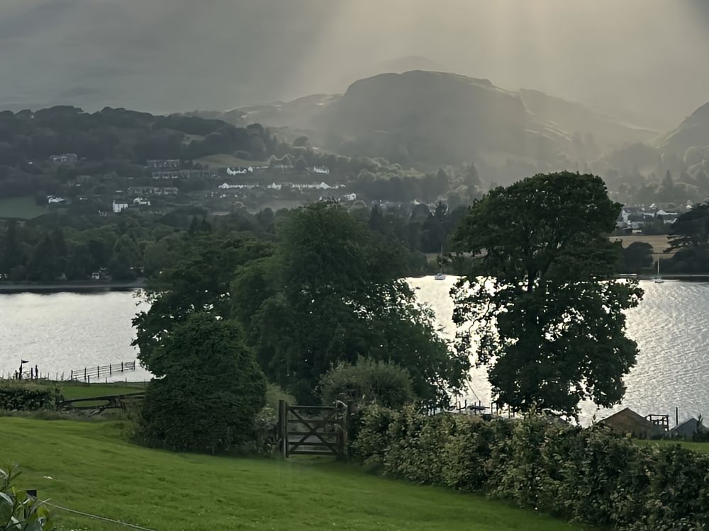 Beautify mountainside community near a lake